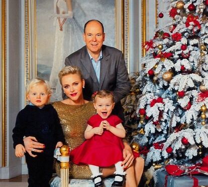 Príncipes do Mónaco brilham em postal de Natal