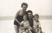 Mário Soares e Maria Barroso com os filhos