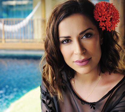 Dânia Neto assume namoro com ex de Helena Costa