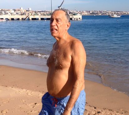 Marcelo enfrenta o frio com um mergulho em Cascais