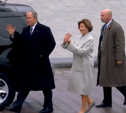 Tomada de posse: George W. Bush e Laura Bush chegam ao Capitólio