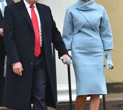 Melania escolhe o azul Jackie