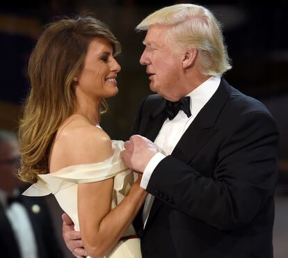 Baile presidencial: Trump não tem jeito nem ensaiou dança
