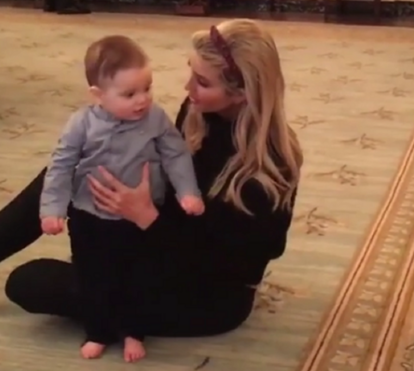Bebé de Ivanka gatinha pela primeira vez... na Casa Branca