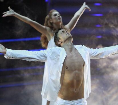 David Carreira exibe corpo sensual