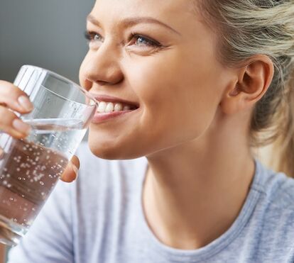 Truque para beber 2 litros de água por dia