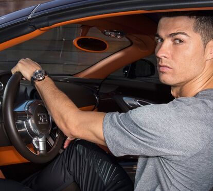 Cristiano arrisca manobra perigosa em Bugatti que vale milhões 