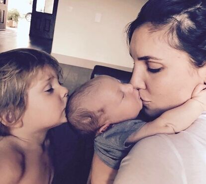 Daniela Ruah fala em português e inglês com a filha