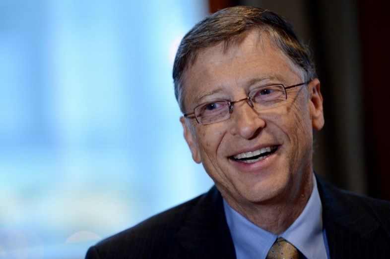 Bill Gates, Americano. Fundador da Microsoft. A sua fortuna é a maior do mundo, avaliada em 85 mil milhões de euros