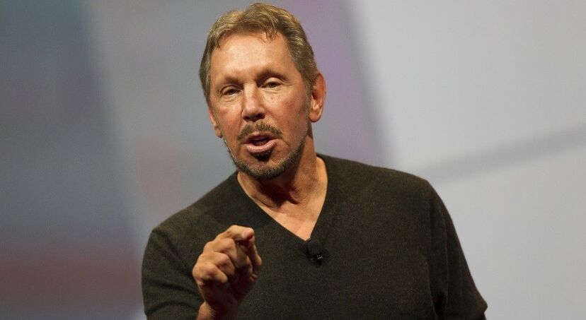 Larry Ellison, nasceu em Nova Iorque. Fundador da empresa de tecnologia Oracle. A sua fortuna está avaliada em 39 mil milhões de euros