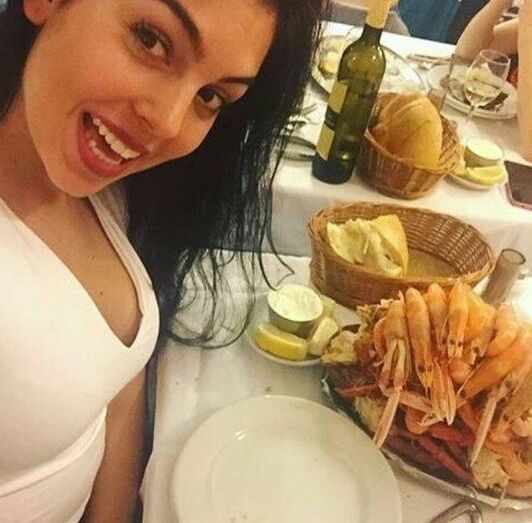 Georgina Rodriguez é uma menina gulosa - Celebridades - FLASH!