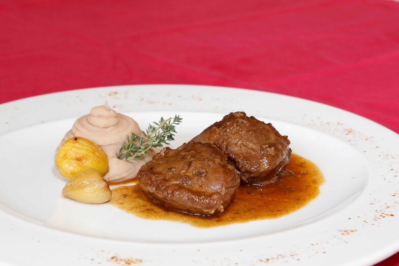 Bochechas de porco com especiarias e puré de castanhas da chef Justa Nobre