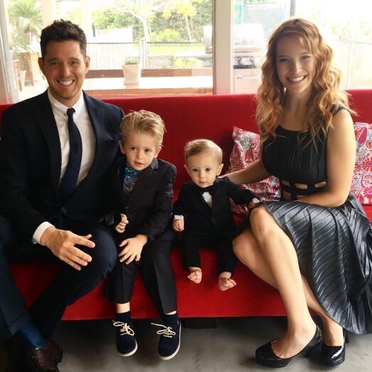 Michael Bublé com a mulher Luisana Lopilato e os filhos, Noah e Elias