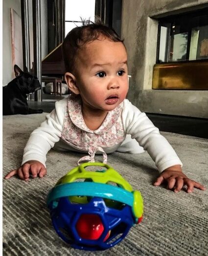 Filha de John legend
