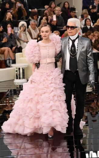 Lily Rose Deep e Karl Lagerfeld