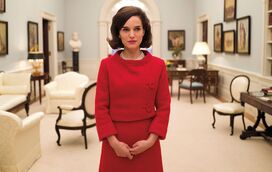 Natalie Portman tal qual Jackie Kennedy