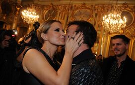 Como é que é? Tony Carreira pode comprar a TVI e Cristina Ferreira é que está a tratar do negócio? 