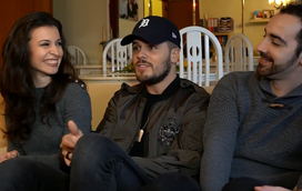 Mickael Carreira faz serenata a casal de fãs