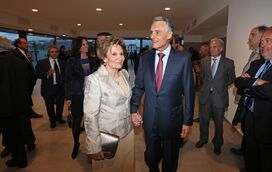 Cavaco Silva elogia a mulher em livro e faz revelações íntimas