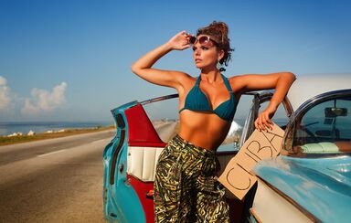 Joana Câncio espalha sensualidade em Cuba