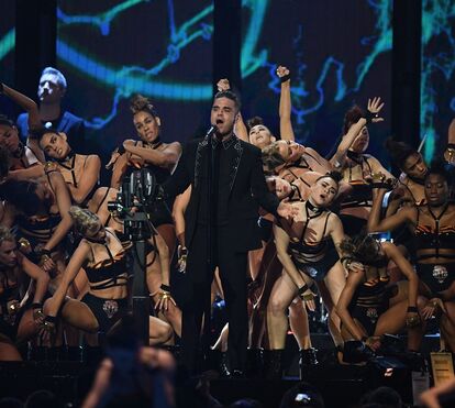 Música e homenagens a George Michael e David Bowie marcam a noite