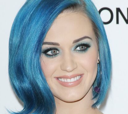 Katty Perry muda radicalmente de look