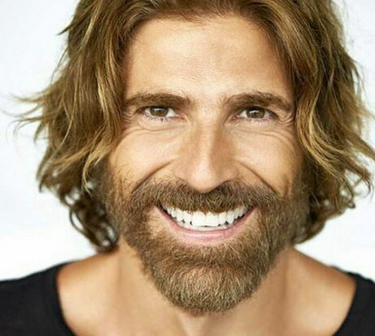 Reynaldo Gianecchini é fotografado a beijar homem na boca... mas diz que é só 'um amigo'
