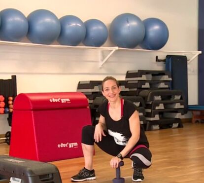 Prepare-se para o verão – Semana 3, Exercício 3: Clean and press unilateral