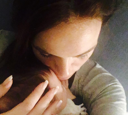 Liliana Aguiar junta filhos para soprar as velas. Veja as imagens.