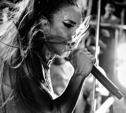 Ivete Sangalo mostra-se radiante de biquíni aos 6 meses de gravidez 