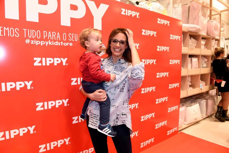 Carla Andrino com o filho Manuel