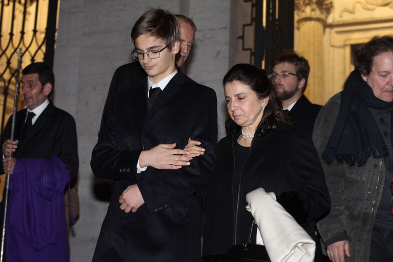 D .Isabel de Herédia com o filho Dinis