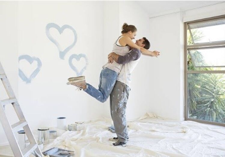 Casal feliz, casa