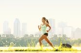 mulher correr ar livre