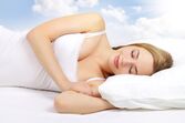 mulher dormir almofada cama