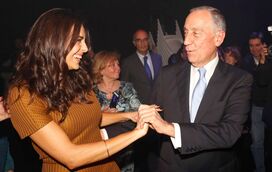 Presidente troca televisão pela primeira namorada