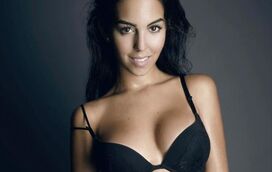 Veja a namorada de Ronaldo em criança, vestida de bailarina