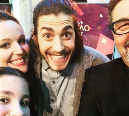 Salvador Sobral vence festival com canção da irmã