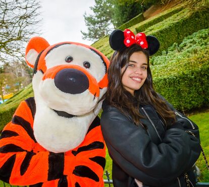 Sara Sampaio recupera de problemas de ansiedade na DisneyLand Paris