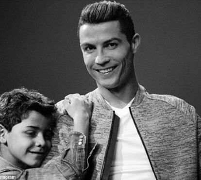 Ronaldo pai de gémeos: família preocupada com Cristianinho