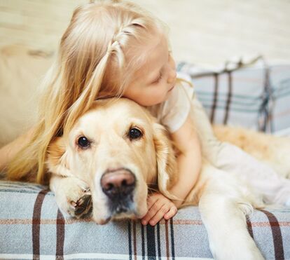 Crescer com animais é um privilégio. Estes são 5 benefícios das crianças que têm amigos de quatro patas em casa