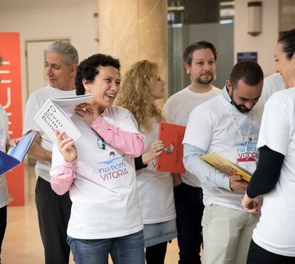 Presidente visita pediatria do Santa Maria e lê histórias para as crianças internadas