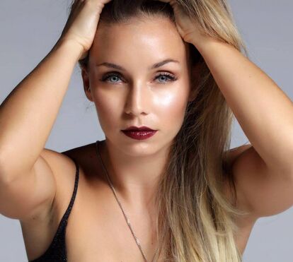 Luciana acerta contas com a mãe em público 