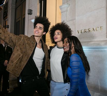 Muita animação na inauguração da loja Versace