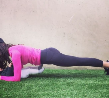 Daniela Ruah treina com a filha