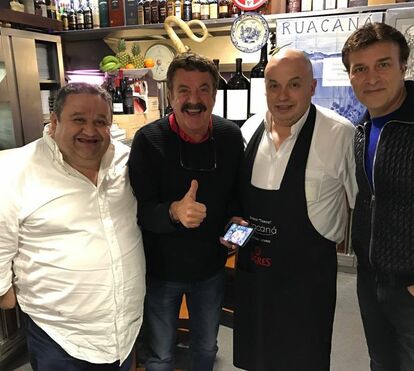 Avô Tony Carreira janta com amigo Fernando Mendes