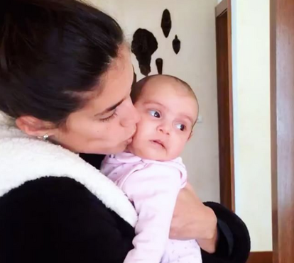 Sobrinha desperta instinto maternal de Sara Sampaio