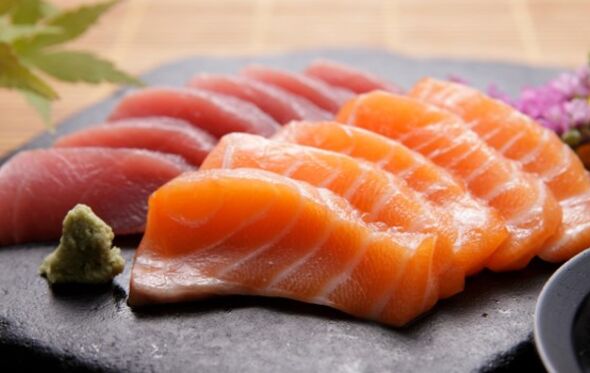 sushi peixe cru alimentos