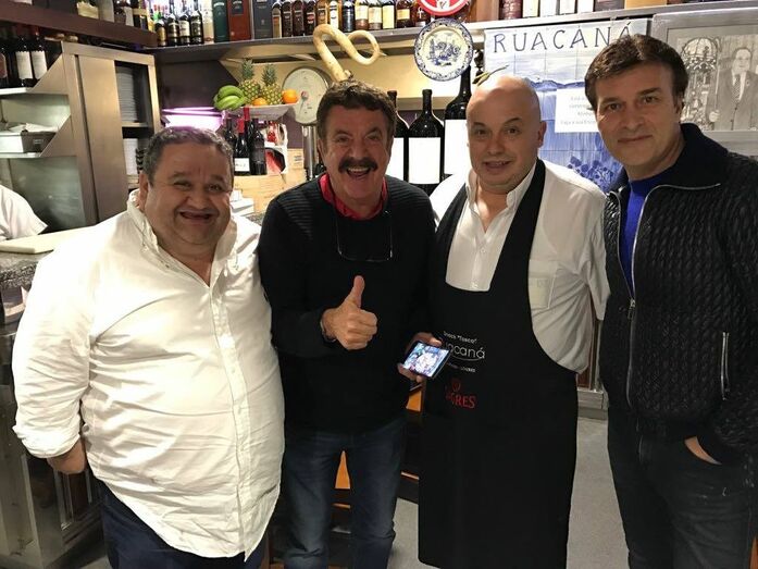Avô Tony Carreira janta com amigo Fernando Mendes ...