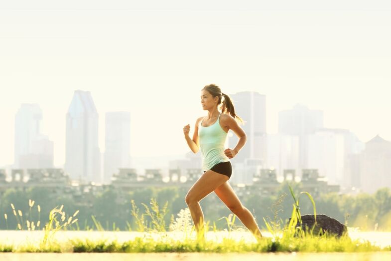 mulher correr ar livre